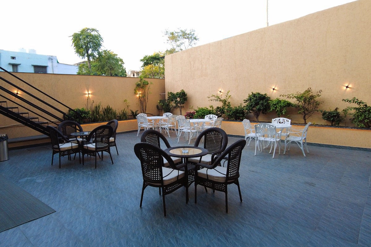 Courtyard seating
